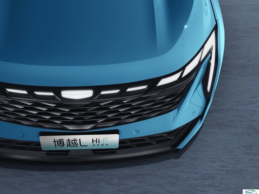 Descubra o Hybrid Boyue L Compact Car de Geely com cor interior escura