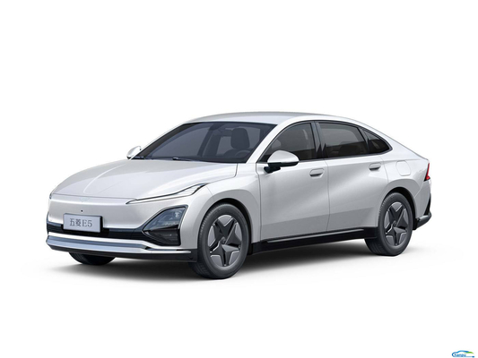 410KM Range Wuling E5 2024 Carro elétrico padrão de varejo no mercado de veículos de energia