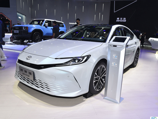 Acoplamento para telhado e assentos de tecido de liga de alumínio 2024 Toyota Camry Carro de passeio para passageiros
