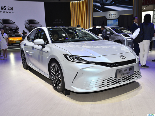 Acoplamento para telhado e assentos de tecido de liga de alumínio 2024 Toyota Camry Carro de passeio para passageiros