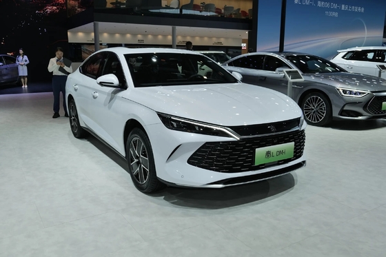 BYD Clean Energy Hybrid Qin L Dm-I-2024 Sedan Um carro Phev de tamanho médio com sistema de motor duplo