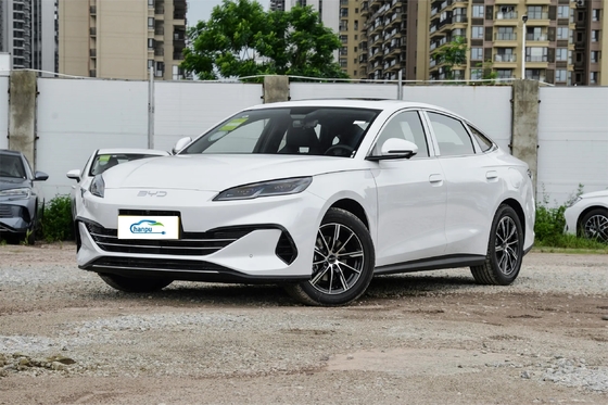 O sedã PHEV de 1,5 litros da Byd, com massa máxima de carga total de 2150 kg para um luxo e conforto imbatíveis.