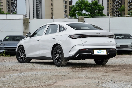 O sedã PHEV de 1,5 litros da Byd, com massa máxima de carga total de 2150 kg para um luxo e conforto imbatíveis.