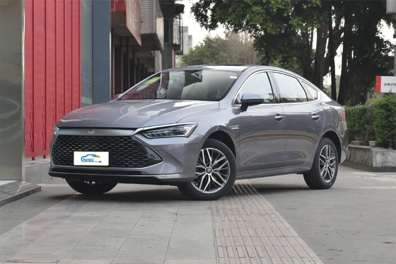 O poderoso Qin Plus Dm-2024 Dm-I Honor da BYD, versão PHEV Sedan com tecnologia híbrida
