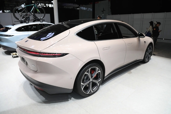 100Kwh Quatro Portas Porta balançante Nio Et5-2024 Carro de viagem Cinco lugares Veículos elétricos