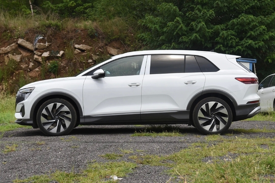 SUV City Ride-On Car Q5 E-Tron-50 E-Tron Quattro Shining Brocade Suit Veículo elétrico
