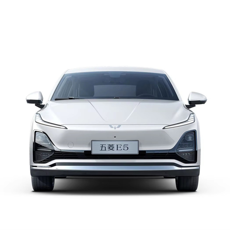 410KM Range Wuling E5 2024 Carro elétrico padrão de varejo no mercado de veículos de energia